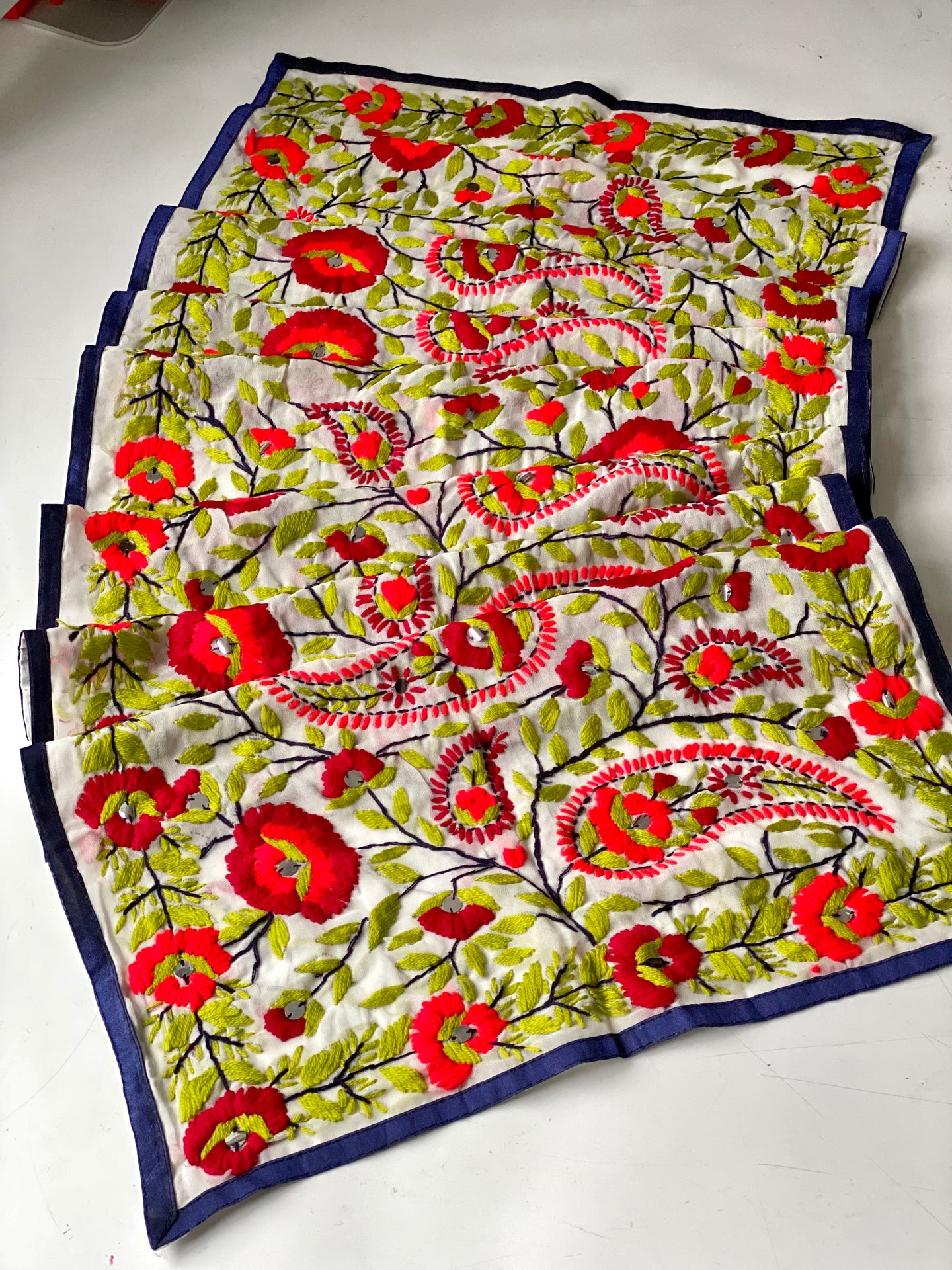 White x Red Mini Georgette Neck Scarf / Wrap